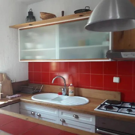 In With Seaview, Terrace, Air Condition شقة