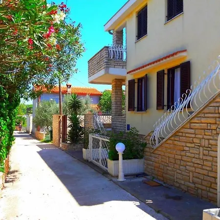 In With Seaview, Terrace, Air Condition شقة Ždrelac
